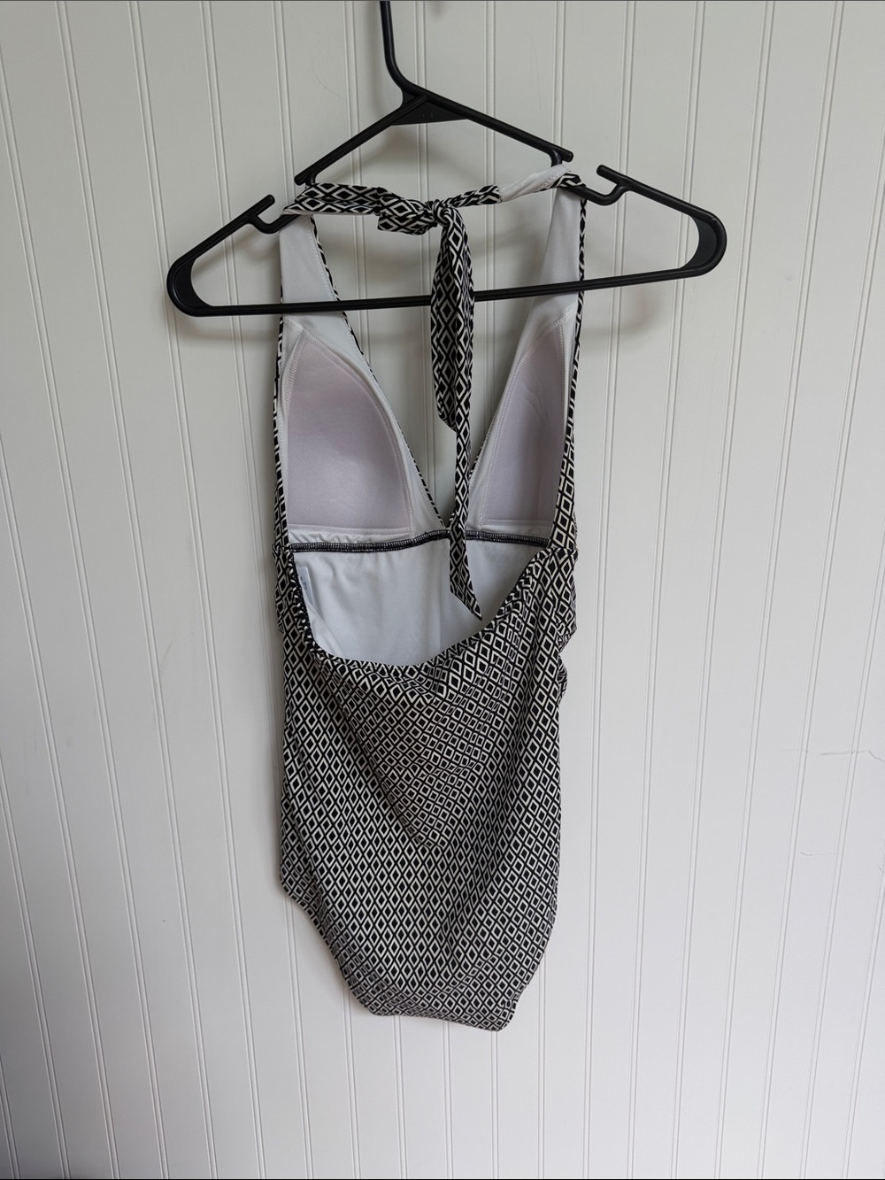 (350)Lands' End Black & White Geometric Halter One-Piece - Picture 3 of 5